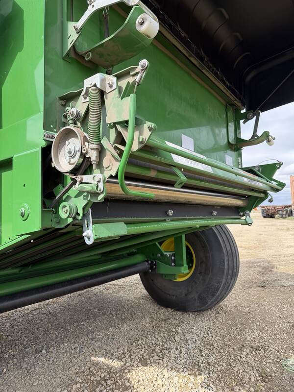 2019 John Deere 560M Round Baler photo