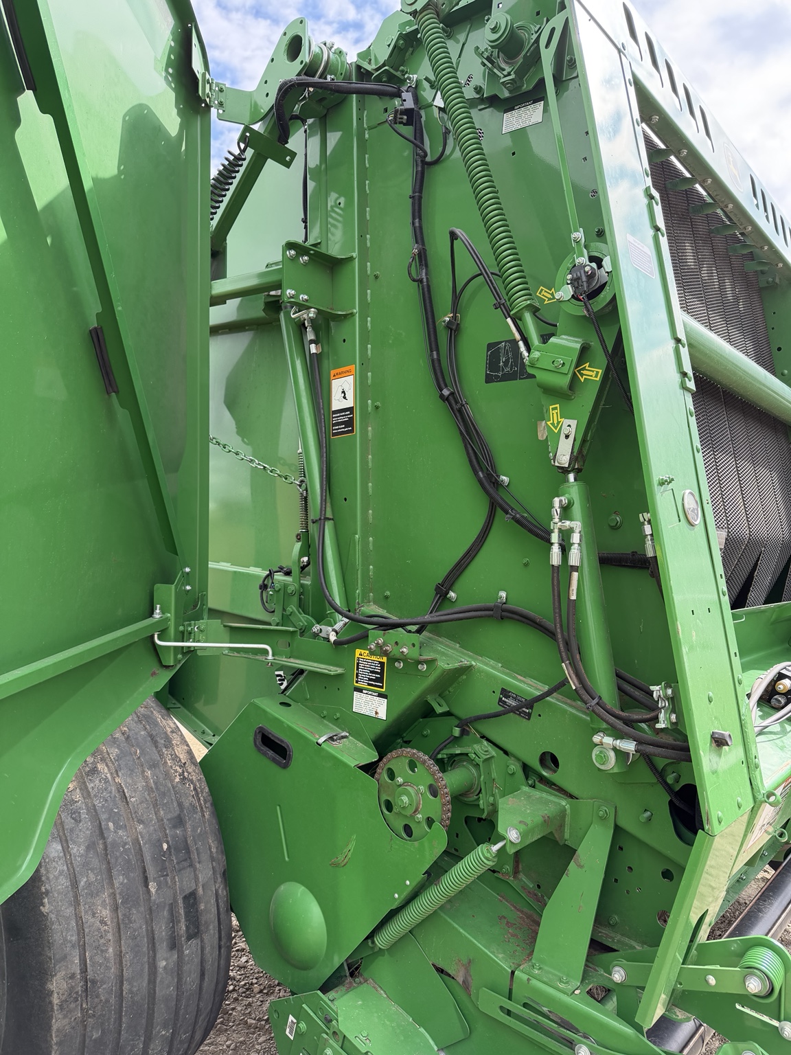 2022 John Deere 560M Round Baler photo