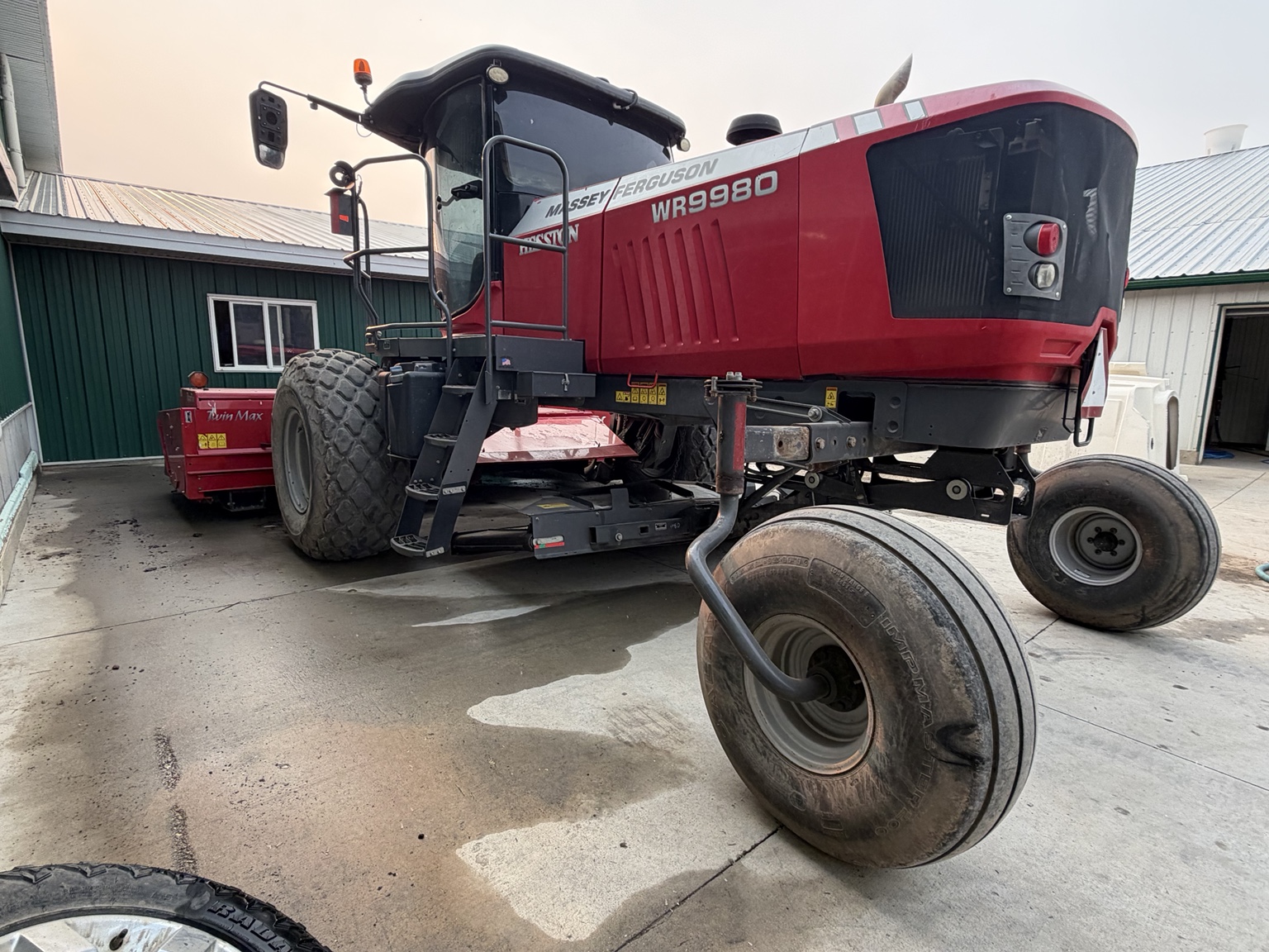 Massey Ferguson WR9980 with TwinMax header
